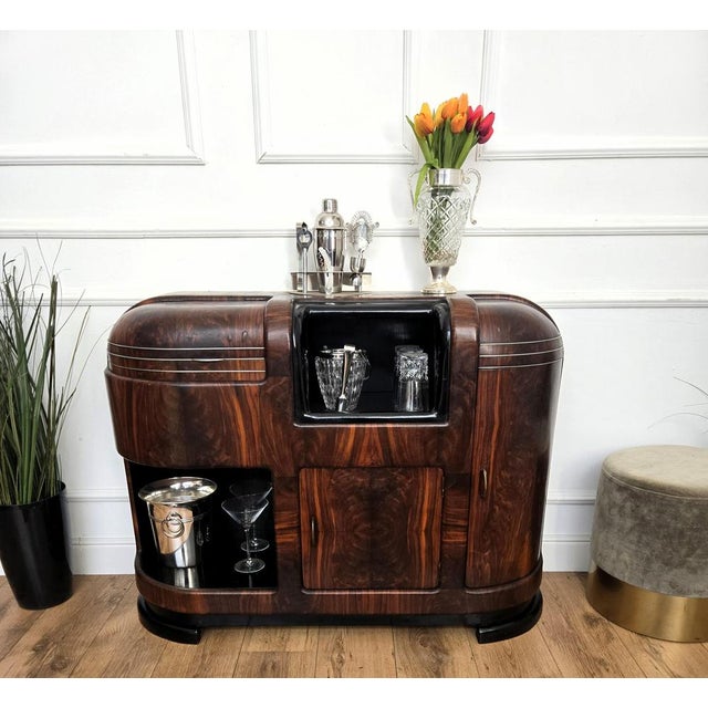 Very elegant Italian Art Deco Mid-Century Modern drinks dry bar cabinet in beautiful veneer walnut briar burl wood,...