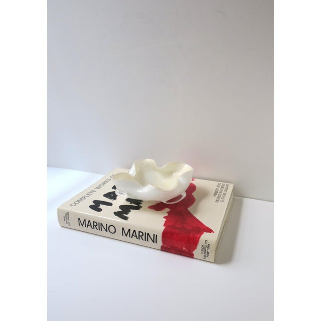 Alfredo Barbini Italian Murano White Gold Art Glass Bowl, Circa Mid-20th Century For Sale - Image 4 of 10