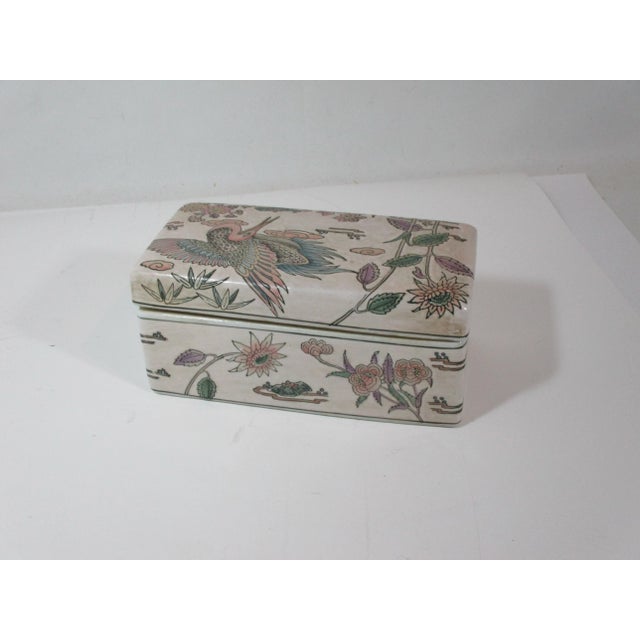 1960s Chinese Porcelain Bird Motif Keepsake Box For Sale - Image 4 of 8