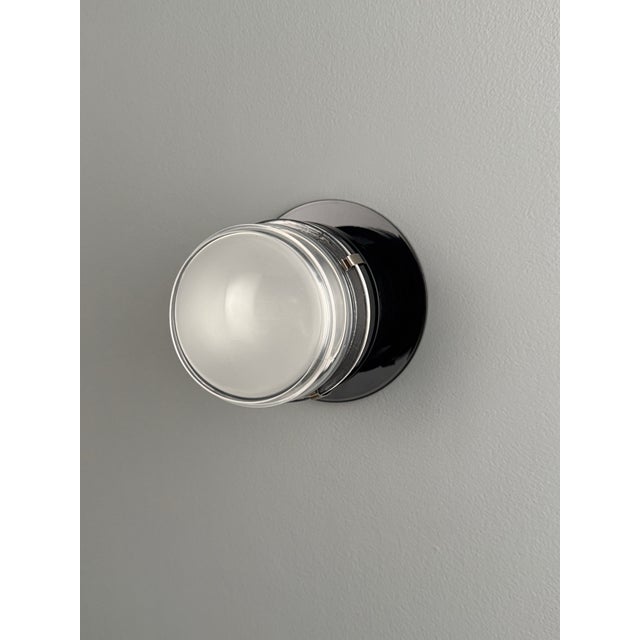 Mid-Century Modern Pair of Joe Colombo Black 'Fresnel' Glass and Metal Indoor/Outdoor Wall Lamps for Oluce For Sale - Image 3 of 13