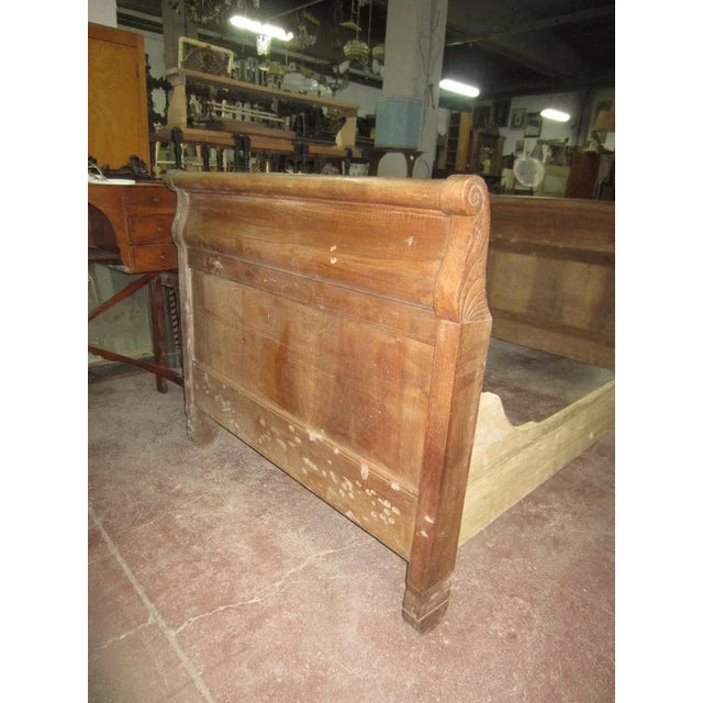 Antique Wooden Boat Bed, in Good conditions. Designed before 1890