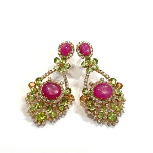 Red Bochic Orient 7ct Ruby, 4ct Peridot & 3ct Citrin Earrings in 18K Gold For Sale - Image 8 of 13