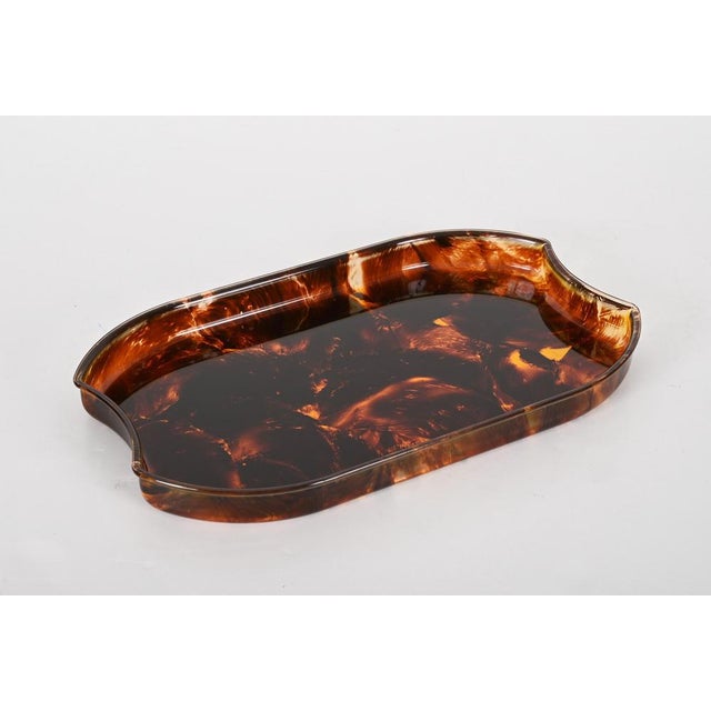 Mid-Century Modern Oval Serving Tray in Tortoiseshell Effect Acrylic Glass, Italy, 1970s For Sale - Image 10 of 15
