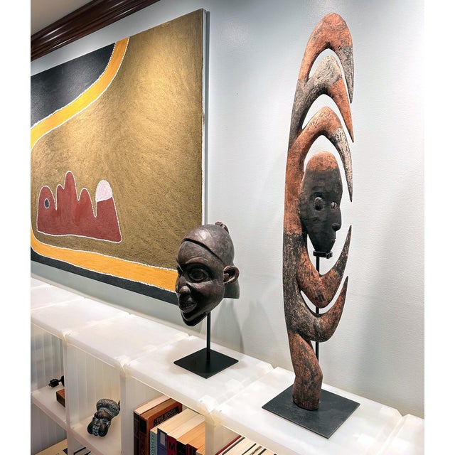 Brown Garra Hook Sculpture on Display Stand Mid-Sepik River Papua New Guinea For Sale - Image 8 of 18