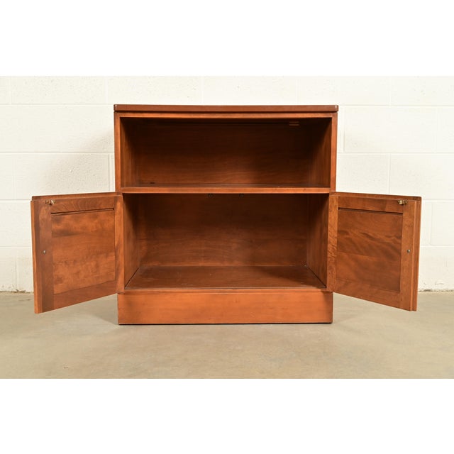 1970s Ethan Allen American Colonial Solid Maple Media Cabinet or Bedside Chest For Sale - Image 5 of 13