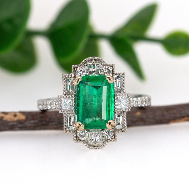 Modern 1.8Ct Colombian Emerald Ring With Natural Diamond Accents: Solid 14k Gold, 9x6mm, Size 6.75 For Sale - Image 3 of 7