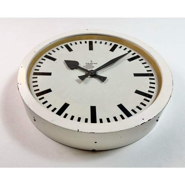 Large White Industrial Factory Wall Clock from Siemens, 1950s For Sale - Image 6 of 18