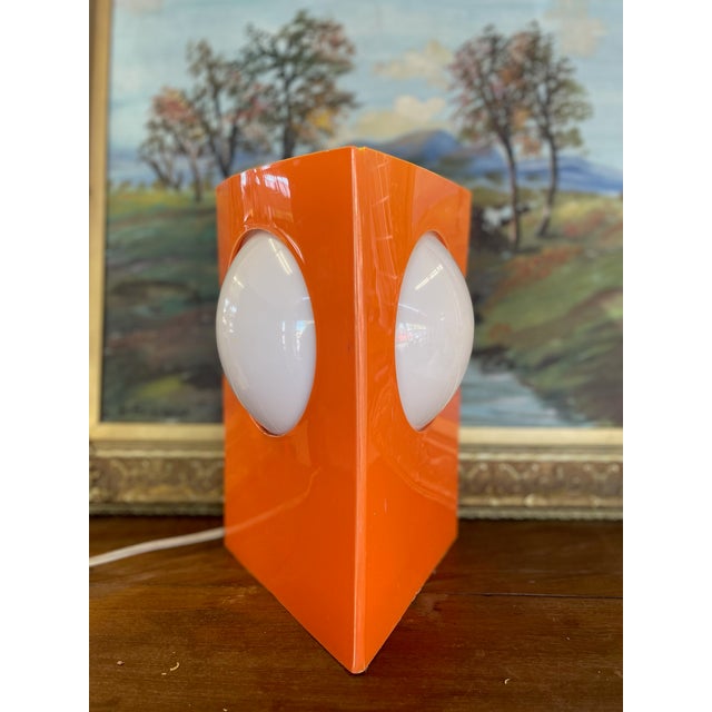 1970s Space Age Triangular Table Lamp in Orange Plastic With White Glass Domes. For Sale In Seattle - Image 6 of 10