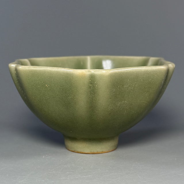This elegant antique Chinese Longquan celadon lobed bowl features beautiful flower-shaped rim and smooth celadon glaze. A...