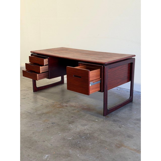 Dyrlund Vintage Dyrlund Danish Rosewood Executive Desk – Mid Century Modern Office Desk With Drawers For Sale - Image 4 of 10