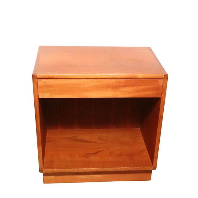 Mid-Century Modern Pair of Danish Mid Century Modern Nightstands by the Interform Collection For Sale - Image 3 of 16
