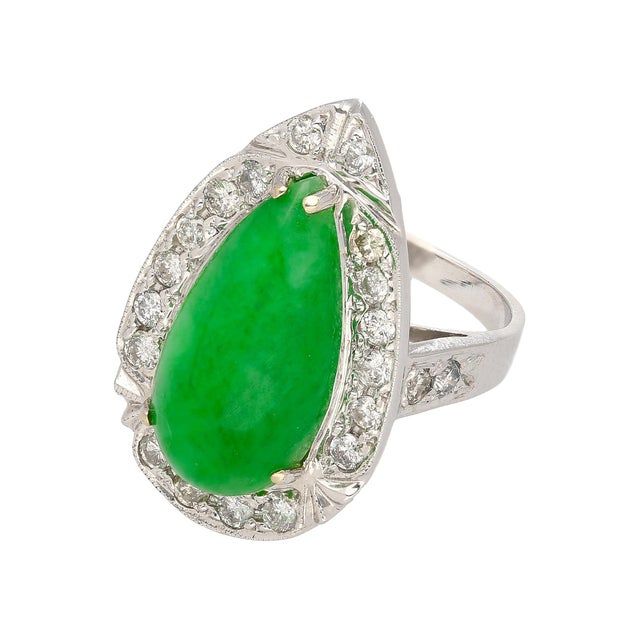 Contemporary 7.88 Carat Jade and Diamond Halo Ring in 18k White Gold Size 6 For Sale - Image 3 of 10