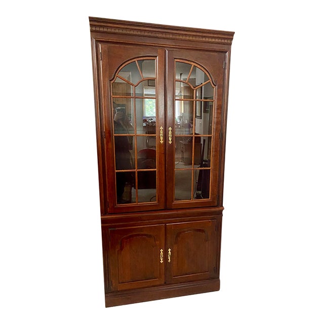 Vintage Cherry Pennsylvania House Lighted Display Etagere Bookcase China Cabinet Excellent Condition. For Sale
