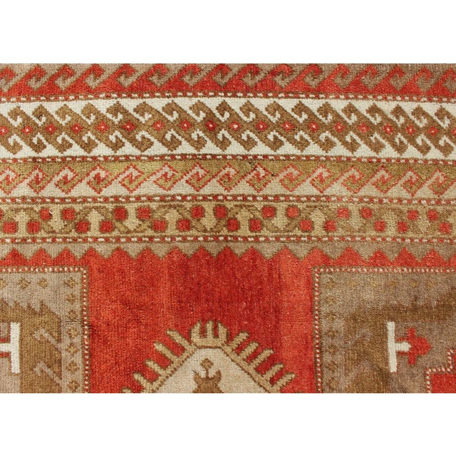 Geometric Design Vintage Hand Knotted Turkish Oushak Rug in Mid-Century Modern Soft Red and Green For Sale In Atlanta - Image 6 of 13