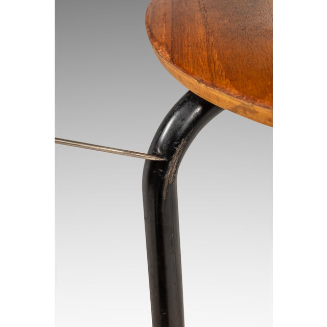 Set of Two (2) Early Model 3170 "Dot" Stools / Nesting Tables by Arne Jacobsen for Fritz Hansen, Demark, C. 1960s For Sale - Image 18 of 18