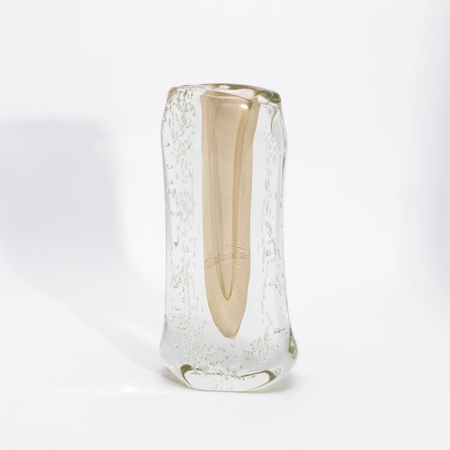 Metal Hand-Blown Murano Modern Fluid Vase in Clear With 24-Karat Gold Flecks and Bubbles For Sale - Image 7 of 9