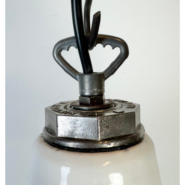 1960s Industrial White Enamel Factory Pendant Lamp from Benjamin, USA, 1960s For Sale - Image 5 of 16