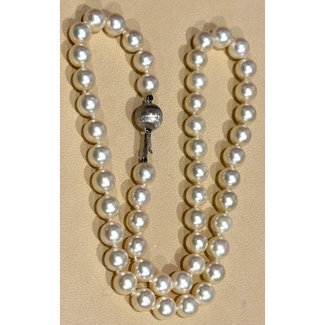 Vintage Cultured Akoya Pearl Necklace Length 18" , 18 Karat White Gold Clasp For Sale - Image 17 of 18