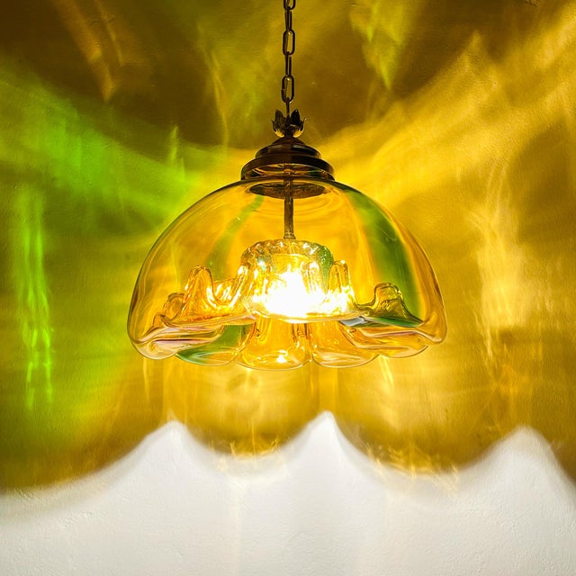 Amazing murano pendant lamp made in italy in the 1960s. The lamp is in very good vintage condition, with no damage....