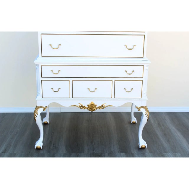 1960's White and Gold Chippendale Style Highboy of Six Drawers For Sale - Image 9 of 9