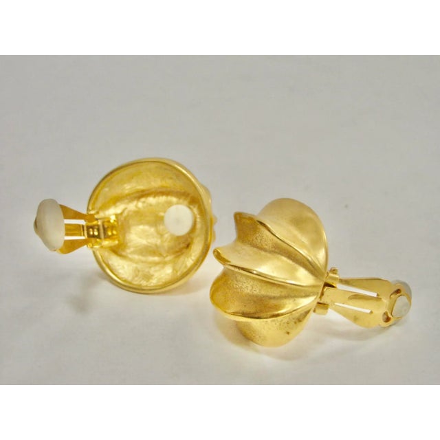 1970s 1970s Givenchy Modernist Three Dimensional Matte & Polished Gold Highlights Earrings, 2 Pieces For Sale - Image 5 of 5