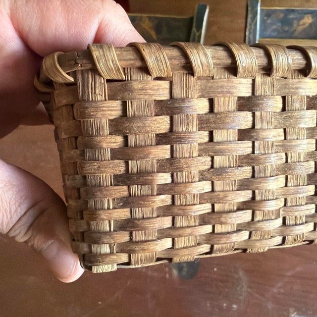 A Antique Pennsylvania Rectangular Splint Oak or Ash Basket, Circa 1900 For Sale - Image 9 of 18