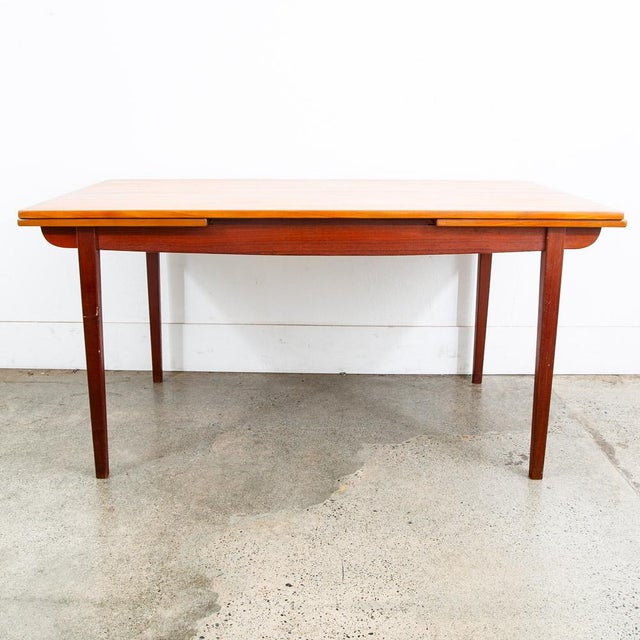 This is an excellent restored teak dining table, made in Denmark. It features two extendable draw leaves, that pull out to...