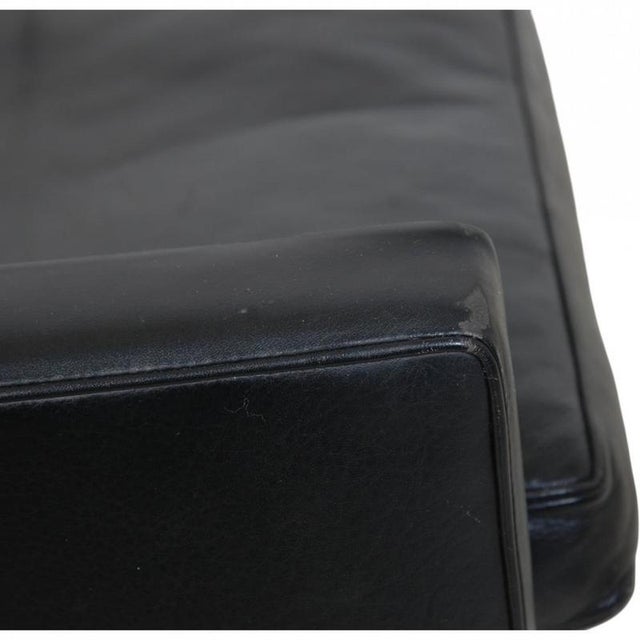 PK31 2-Seater Sofa in Black Aura Leather by Poul Kjærholm, 1985 For Sale - Image 16 of 18