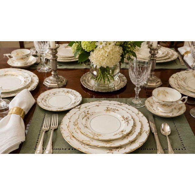Royal Crown Derby “Marquis” A1222 Bone China Service for Six – 30 Pieces – Beaufort Shape, England (1958–1964) For Sale - Image 12 of 12