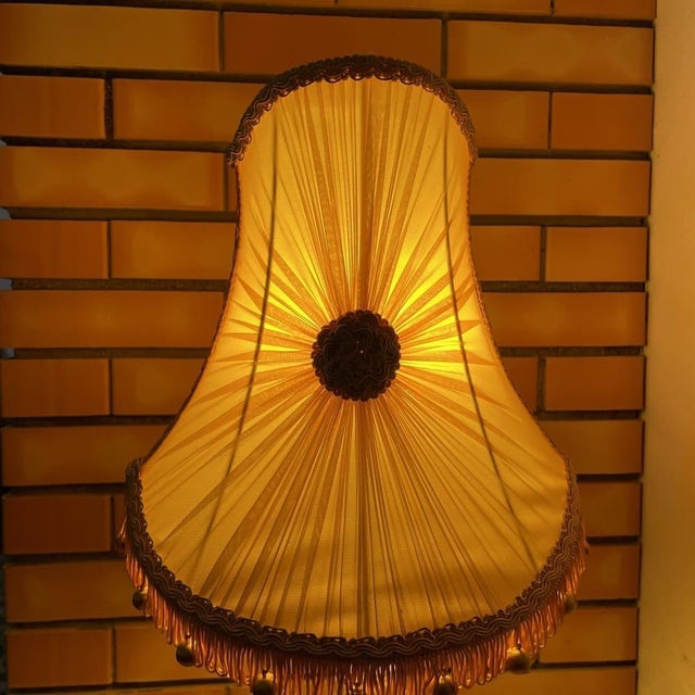 1960s Mid-Century Modern Geometric Amber Acrylic Glass Table Lamp with Hollywood Regency Lampshade, 1960s For Sale - Image 5 of 18