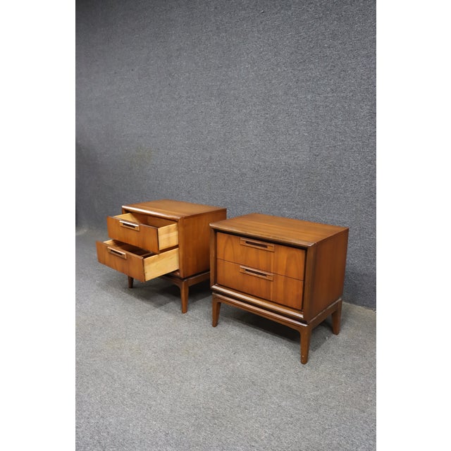 Mid-Century Modern Walnut Nightstands Attributed to United Furniture Corporation, Pair For Sale - Image 11 of 12