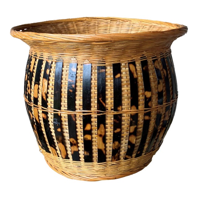 Mid 20th-Century Finely Handwoven Tortoiseshell & Natural Rattan Cachepot Basket For Sale