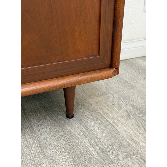 Ace-Hi Mid Century Modern Walnut Credenza For Sale - Image 4 of 12