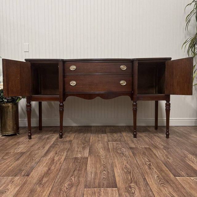 Traditional Vintage Mahogany Federal-Style Sideboard / Buffet For Sale - Image 3 of 16