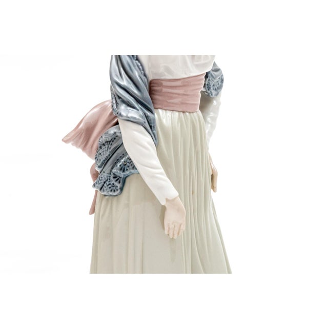 Spanish Lladró "Spanish Lady" Porcelain Figurine | Period Dress | © Daisa 1980 | Hand Made in Spain | 12.5" For Sale - Image 3 of 6