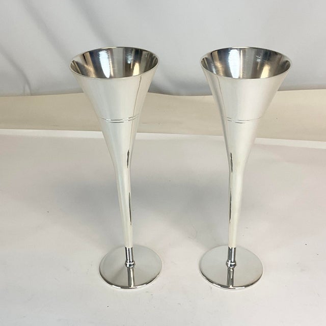 Metal 1980s Vintage Contemporary Postmodern Silver Plate Champagne Flutes - a Pair. For Sale - Image 7 of 10