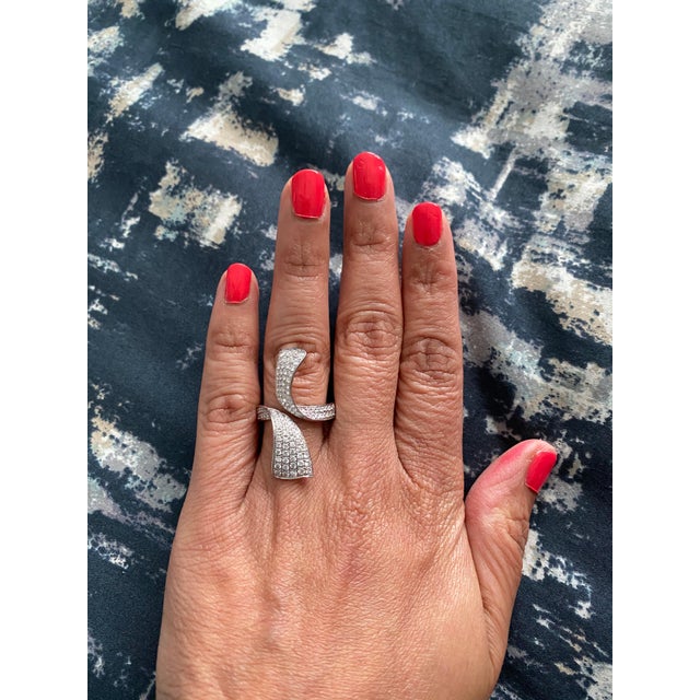 2020s 1.09 Carat Round Cut Diamond White Gold Cocktail Ring, Size 7 For Sale - Image 5 of 5