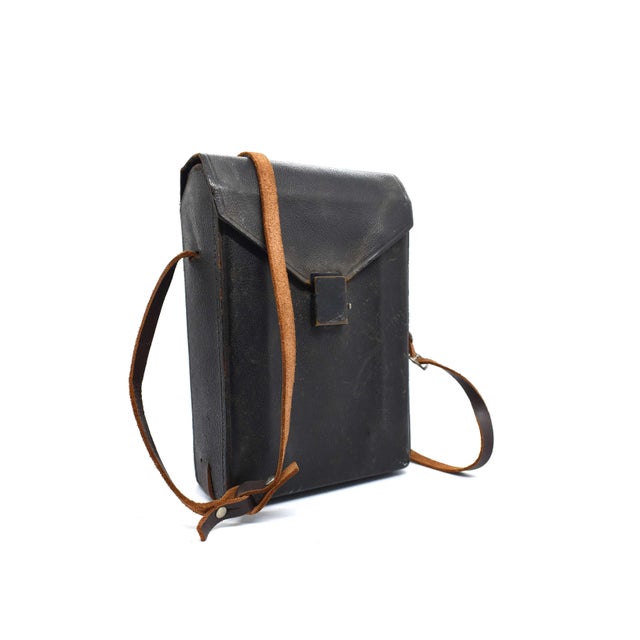 Early 20th Century Cine Kodak Eight Model 20 Roll 8mm Film Movie Camera Usa With Original Leather Carrying Case For Sale - Image 11 of 12