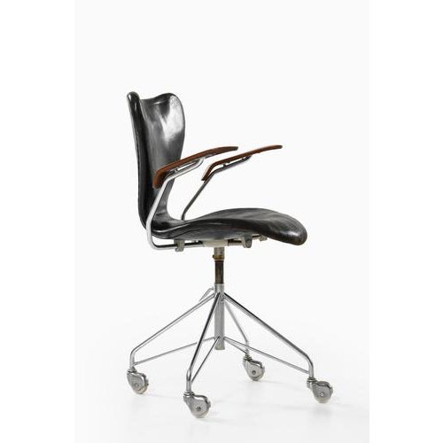 Arne Jacobsen Office Chair in Leather, Steel and Rosewood by Arne Jacobsen for Fritz Hansen, 1967 For Sale - Image 4 of 11