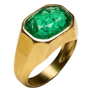 18k Gold Ring With Large Faceted Emerald For Sale