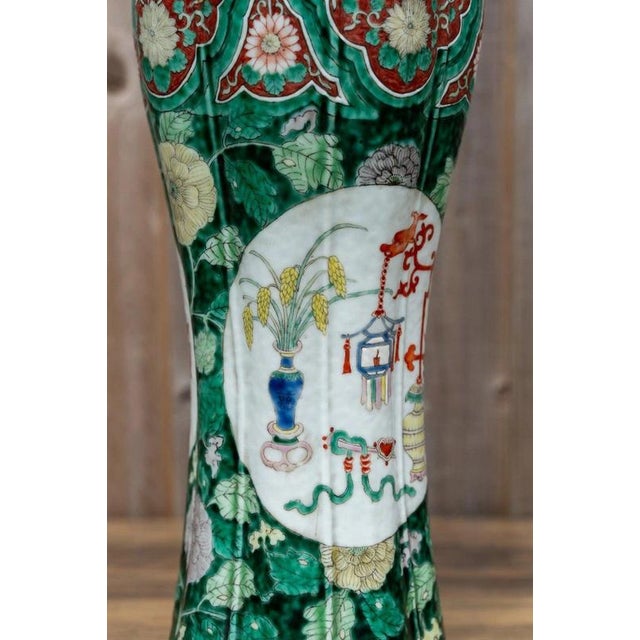 Early 19th Century Qing Dynasty Chinese Famille Verte Wucai Porcelain Vase For Sale - Image 13 of 18