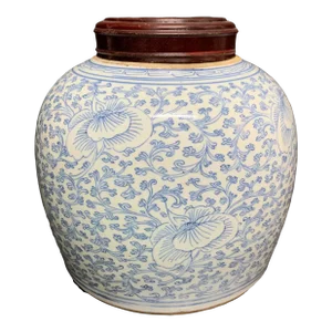 19th Century Chinese Art Blue and White Porcelain Jar With Wooden Cover