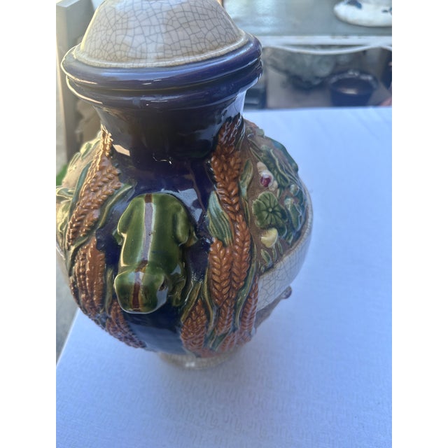 Large Ceramic Vintage Jar With Frog Details- Condition Issue For Sale In Atlanta - Image 6 of 8