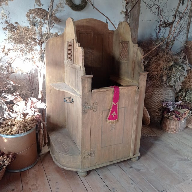 Early Baroque Cottage Confessional. Solid constructure. Wood in good overall condition for its age