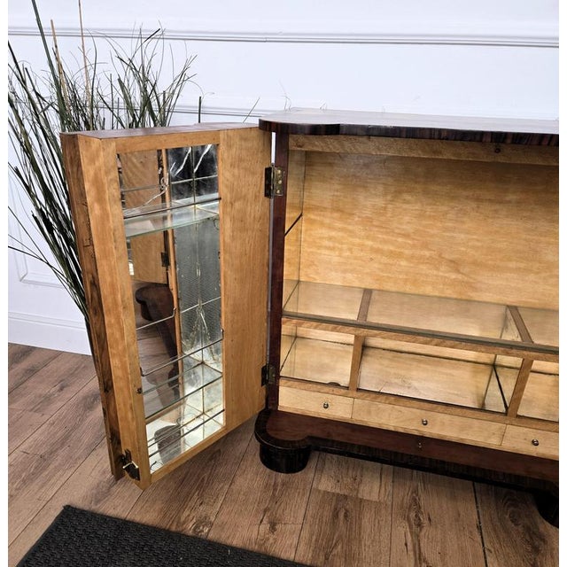 Mid-Century Modern Art Deco Italian Burl Walnut Dry Bar Cabinet with Glass Top, 1950s For Sale - Image 10 of 13