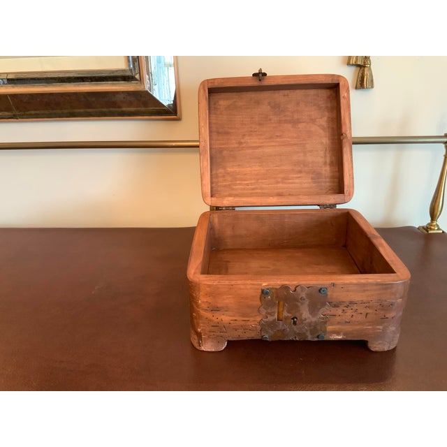 1900 - 1909 1900s Hand Forged Vintage Wormy Chestnut Hinged Wooden Box For Sale - Image 5 of 8