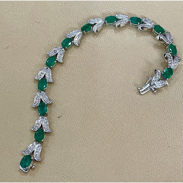 10 Carat Natural Brazilian Emerald & Diamond Tennis Bracelet 14 Karat White Gold For Sale - Image 4 of 18