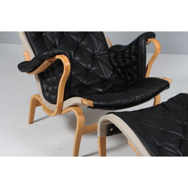 Bruno Mathsson Set of Pernilla Lounge Chair and Ottoman in Leather attributed to Bruno Mathsson for Dux, 1980s For Sale - Image 4 of 13