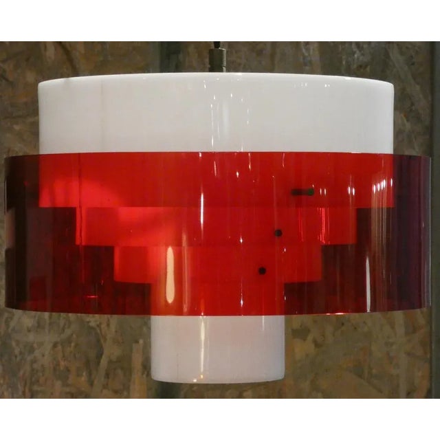 Mid-Century Italian Pendant Lamp in White and Red Methacrylate and Brass by Stilnovo, 1960s For Sale - Image 4 of 10