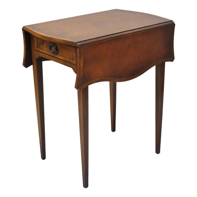 Vintage Baker Hepplewhite Style Mahogany Pembroke Dropleaf Lamp Side Table For Sale